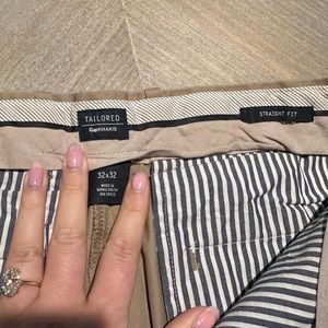 Gap | Tailored Straight Leg Khakis